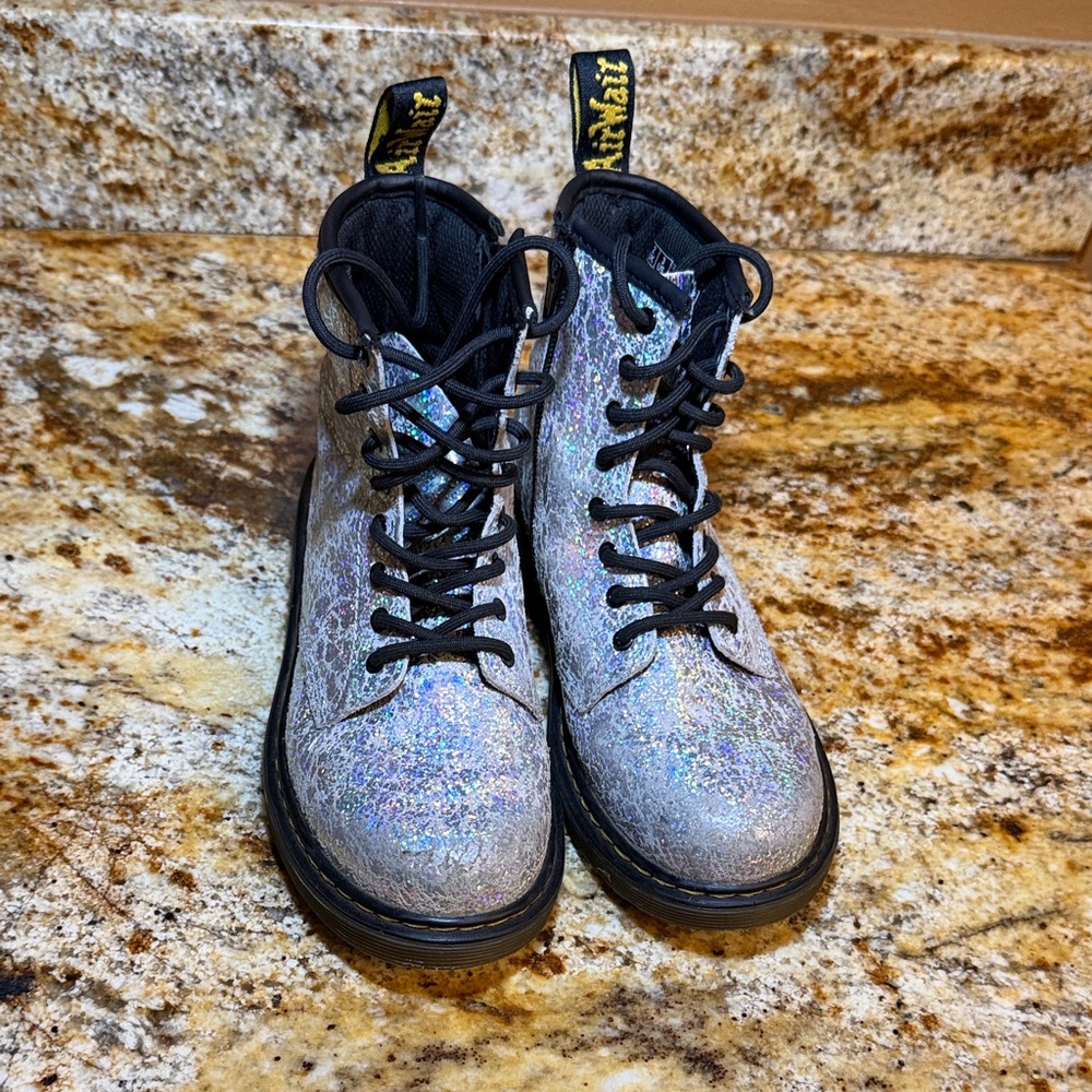 DR. MARTENS BIG KID (3) 1460 GREY DISCO CRINKLE BOOTS